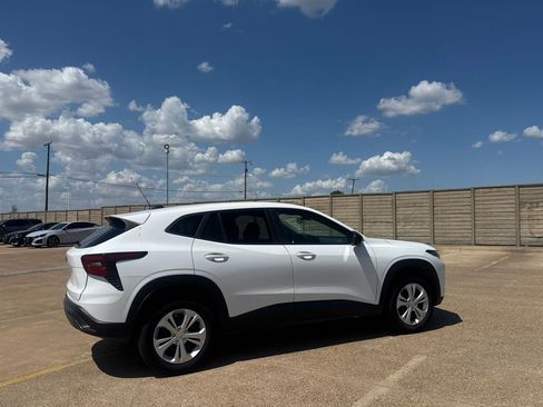 Used 2025 Chevrolet Trax LS FWD image 23