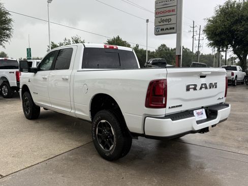 Used 2026 RAM 2500 Laramie AWD/4WD image 7