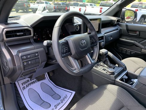 Used 2025 Toyota 4Runner SR5 AWD/4WD image 11
