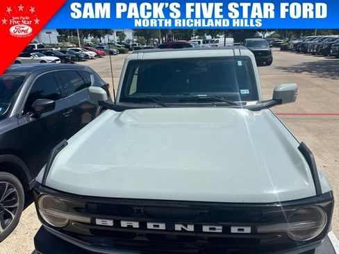 Used 2024 Ford Bronco Outer Banks AWD/4WD image 2