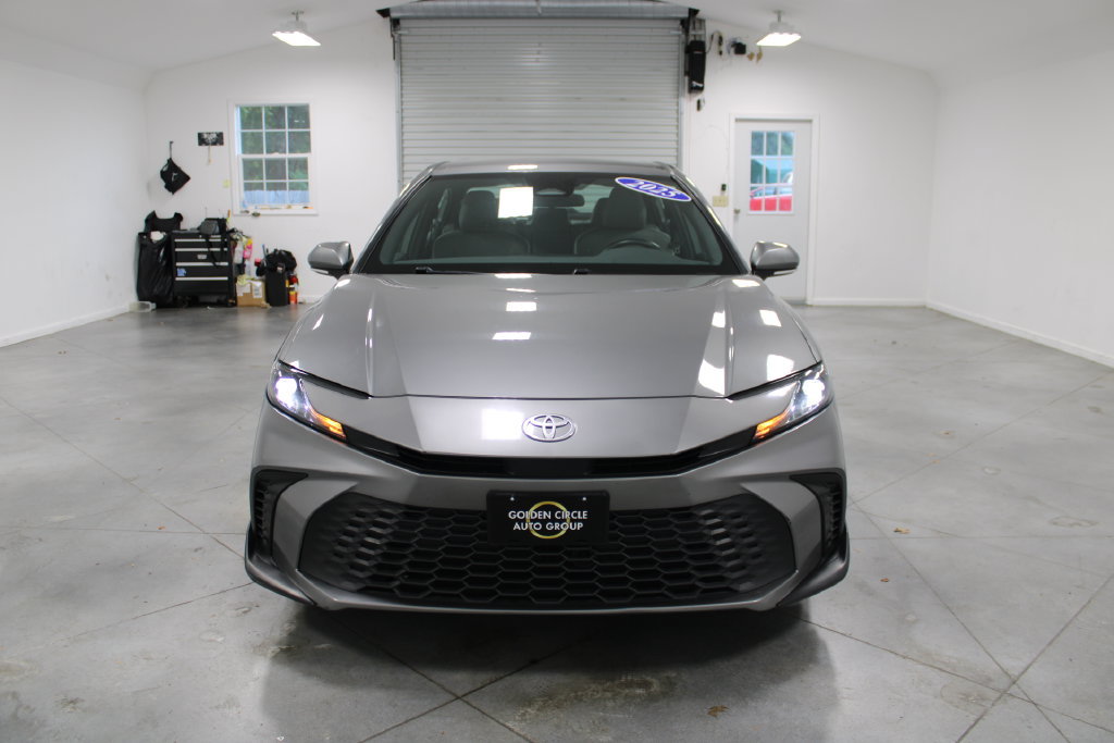 Used 2025 Toyota Camry SE FWD image 3