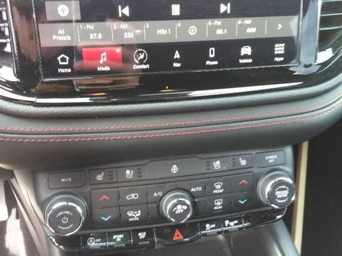 Used 2024 Dodge Durango GT image 6