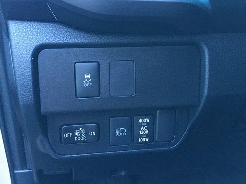 Used 2020 Toyota Tacoma TRD Off-Road AWD/4WD image 18