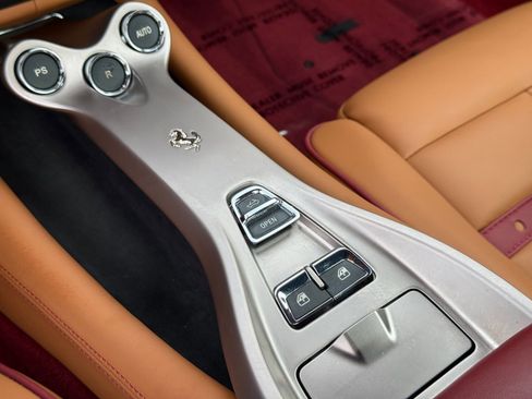 Used 2010 Ferrari California RWD image 39