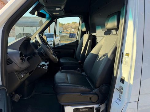 Used 2020 Mercedes-Benz Sprinter 2500 w/ Driver Convenience Package image 10