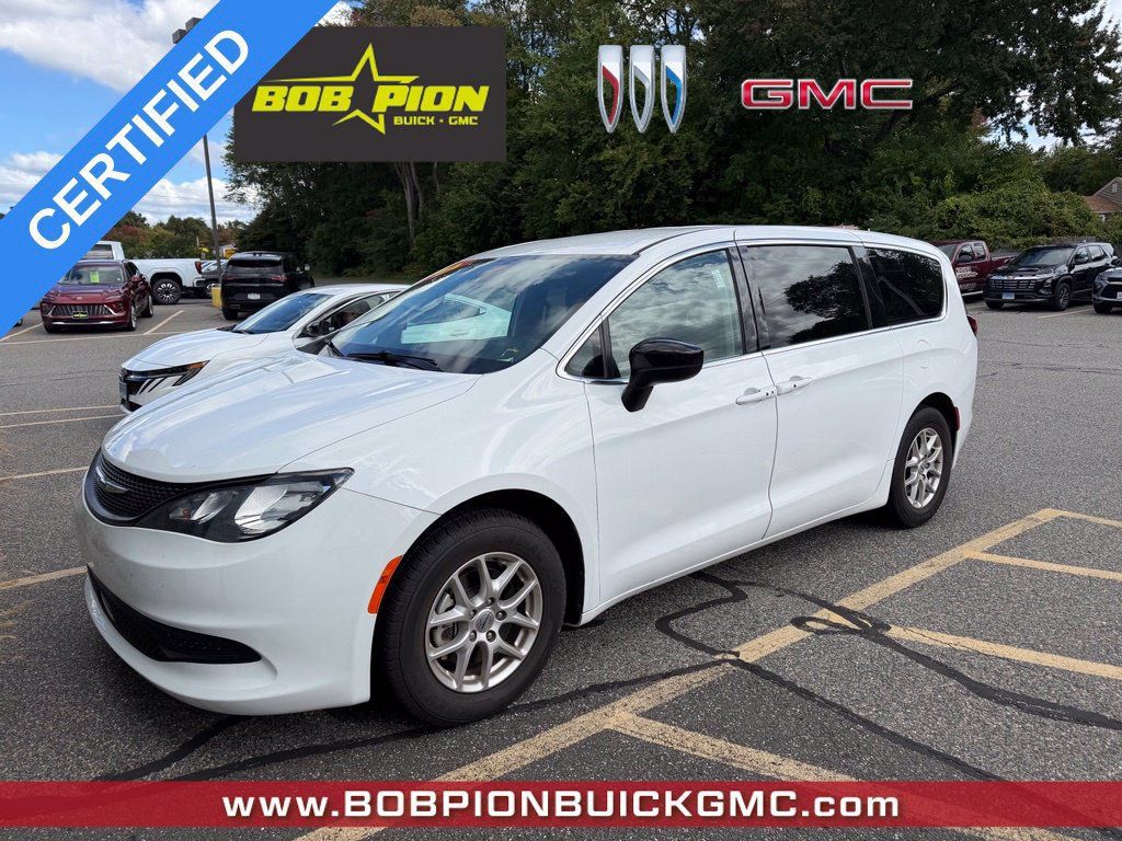 Used 2024 Chrysler Voyager LX FWD image 3