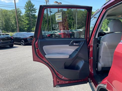 Used 2015 Subaru Forester 2.5i Limited image 35