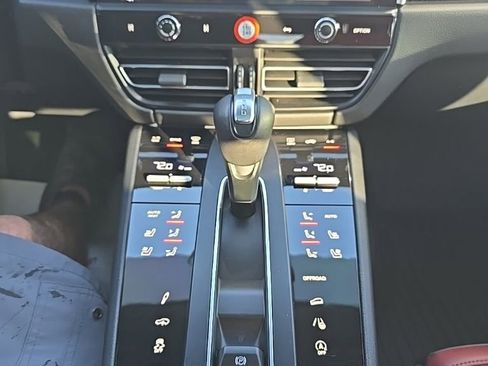 Used 2023 Porsche Macan Turbo image 16