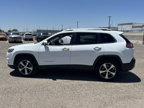 Used 2019 Jeep Cherokee Limited w/ Luxury Group AWD/4WD image 2