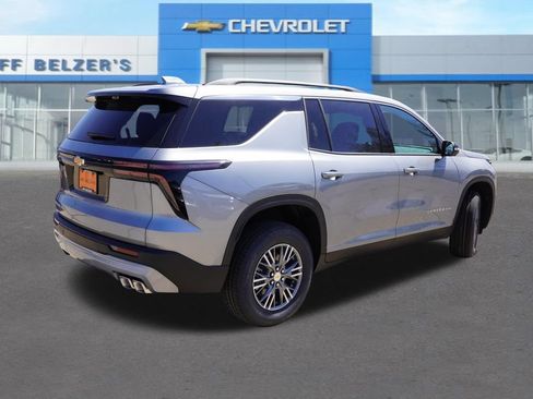 New 2026 Chevrolet Traverse LT w/ Driver Confidence Package AWD/4WD image 3