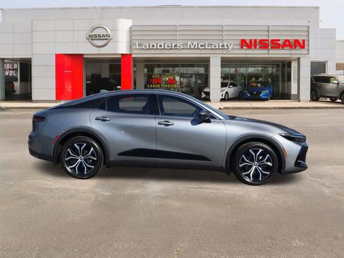 Used 2024 Toyota Crown Limited image 2