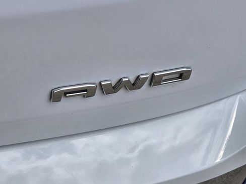 Used 2023 GMC Terrain SLT AWD/4WD image 30