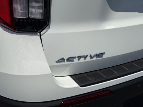Certified 2025 Ford Explorer Active RWD image 9