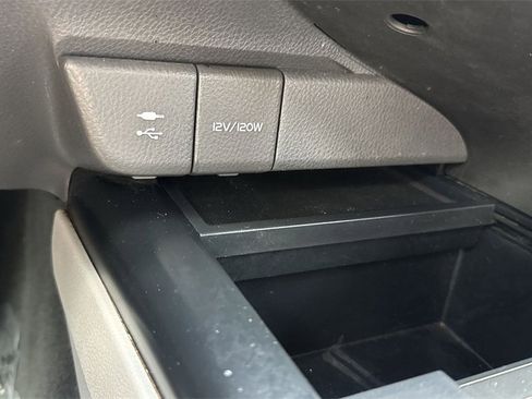 Used 2018 Toyota Camry L image 52