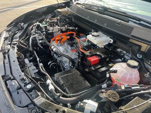 Used 2025 Chevrolet Equinox EV LT w/ Convenience Package image 12