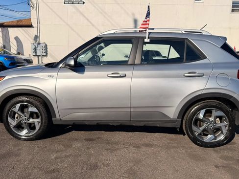 Used 2025 Hyundai Venue SEL FWD image 10