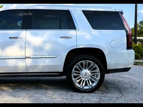 Used 2019 Cadillac Escalade Platinum image 13