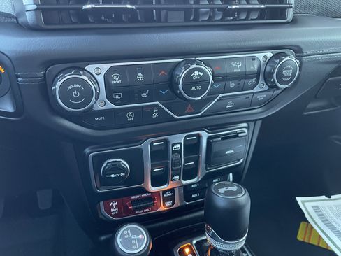 New 2026 Jeep Wrangler Unlimited Rubicon w/ Technology Group image 31