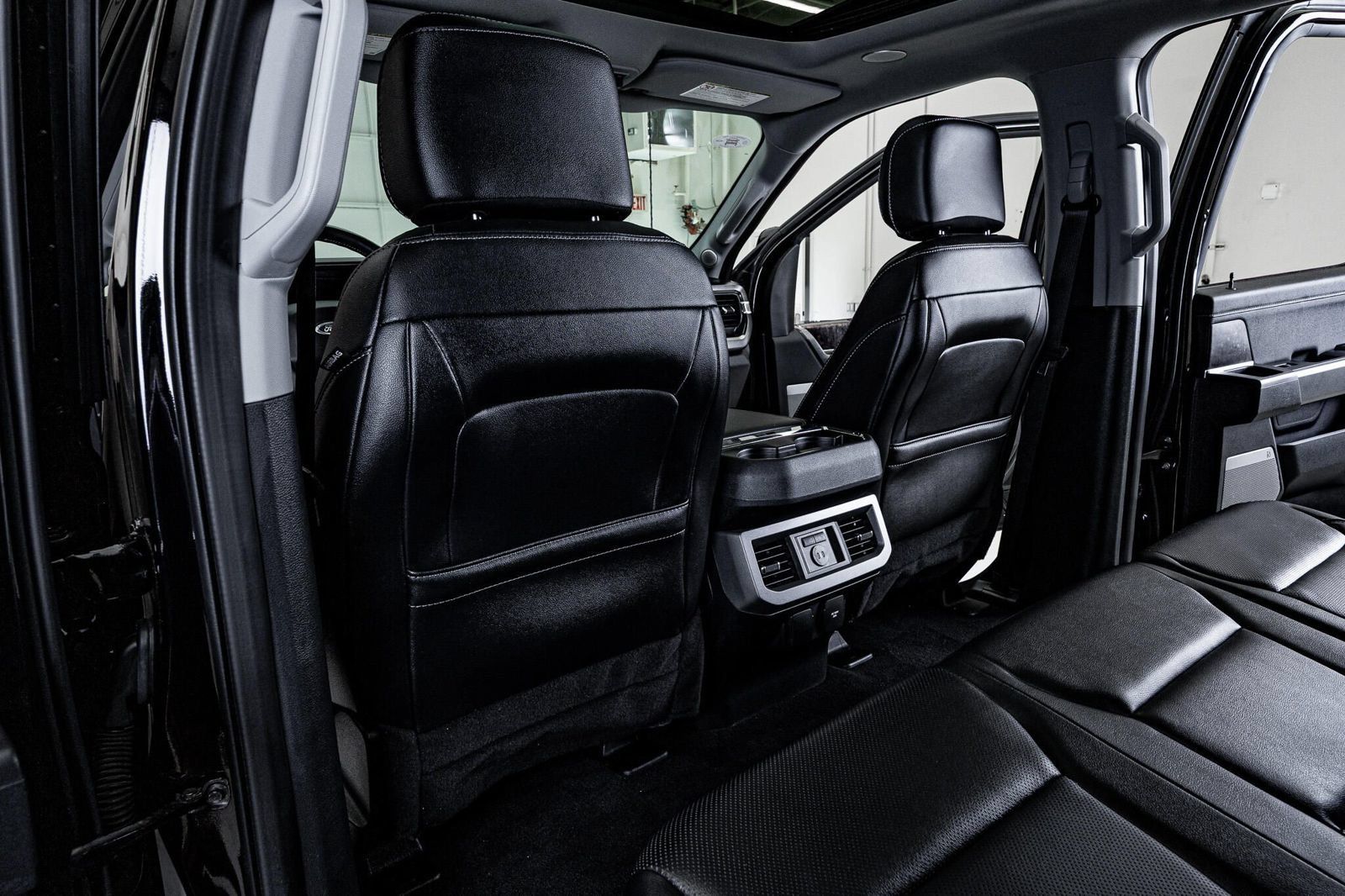 Used 2023 Ford F250 Lariat w/ Lariat Ultimate Package AWD/4WD image 28