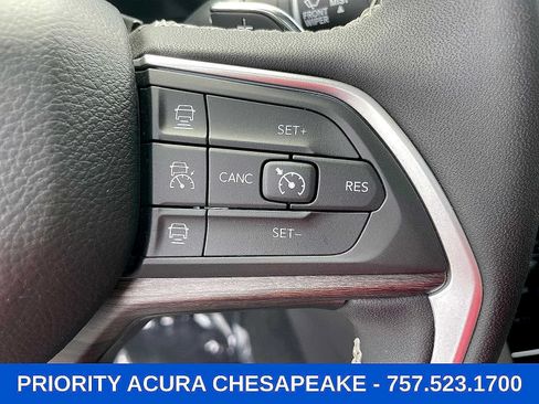 Used 2025 Jeep Grand Cherokee L Limited w/ Black Appearance Package AWD/4WD image 16