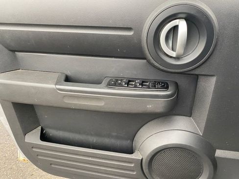 Used 2008 Dodge Nitro SXT image 11