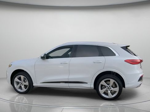 Used 2025 Audi Q5 Premium Plus AWD/4WD image 17