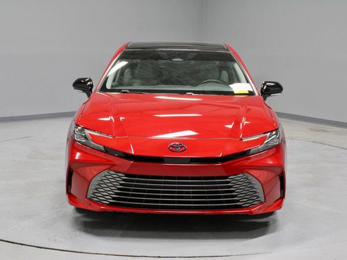 Used 2025 Toyota Camry XLE AWD/4WD image 7
