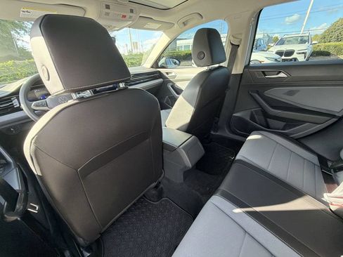 Used 2025 Volkswagen Jetta SE FWD image 20