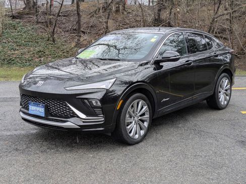 Certified 2024 Buick Envista Avenir image 3