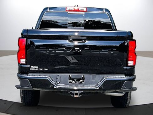 Used 2025 Chevrolet Colorado Z71 w/ Technology Package AWD/4WD image 8