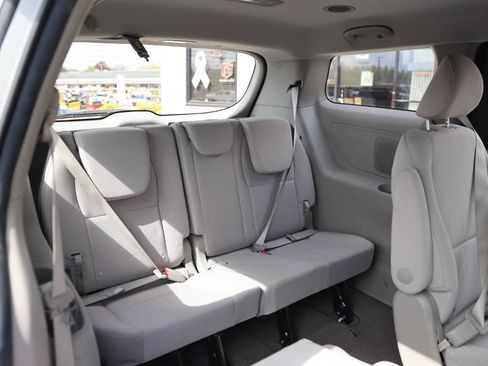 Used 2019 Kia Sedona L FWD image 12