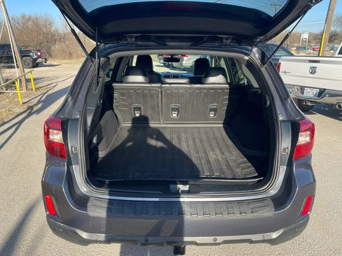 Used 2017 Subaru Outback 3.6R Limited AWD/4WD image 6