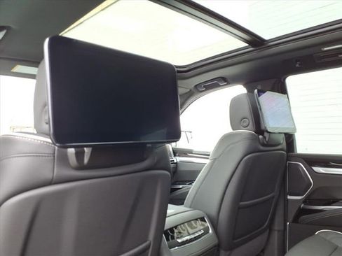 New 2026 Cadillac Escalade Luxury image 7