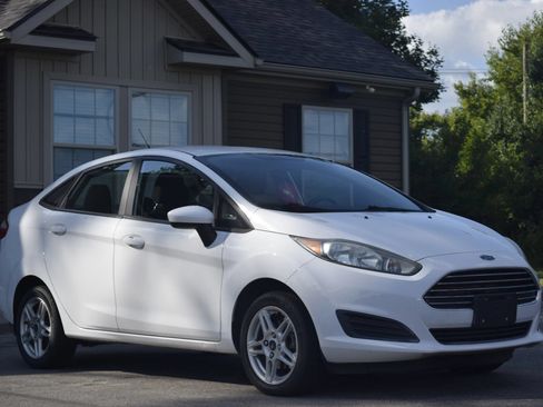 Used 2018 Ford Fiesta SE FWD image 4