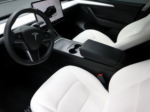 Used 2023 Tesla Model Y Long Range AWD/4WD image 25