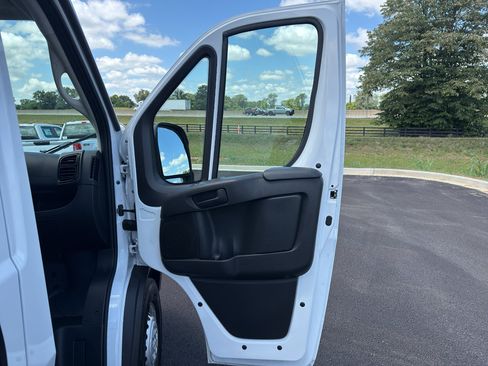 Used 2026 RAM ProMaster 2500 w/ Convenience Group FWD image 16