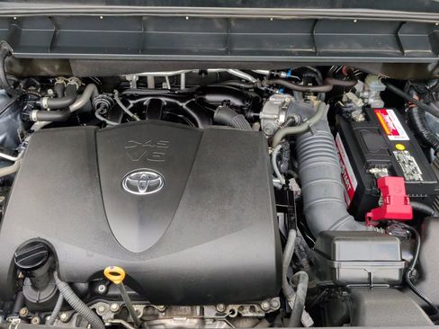 Used 2021 Toyota Highlander XLE FWD image 27