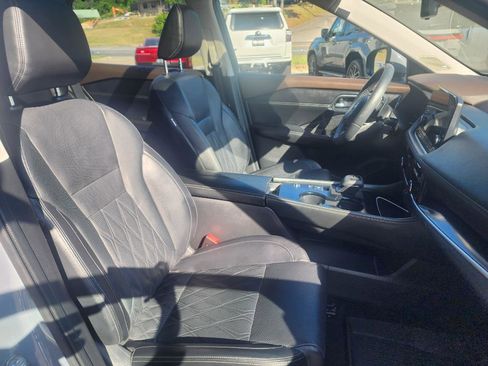 Used 2023 Nissan Rogue Platinum w/ Platinum Premium Package image 13