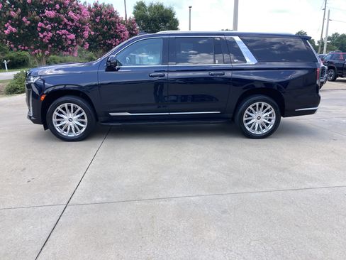 Certified 2021 Cadillac Escalade ESV Premium Luxury AWD/4WD image 9