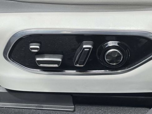Certified 2022 Jeep Grand Cherokee Overland w/ Luxury Tech Group IV AWD/4WD image 23