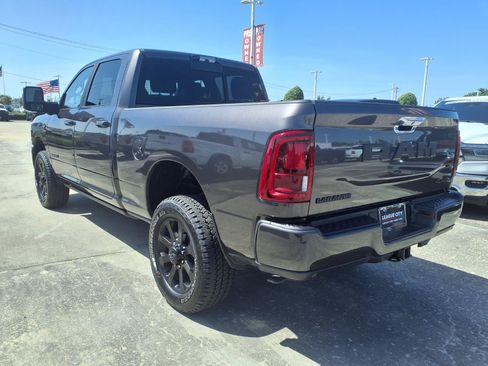 Used 2026 RAM 2500 Laramie AWD/4WD image 2
