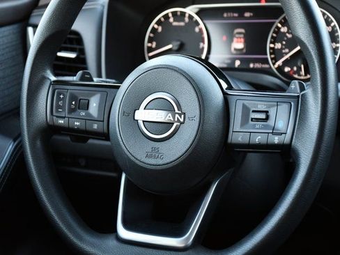 Used 2023 Nissan Rogue SV image 19