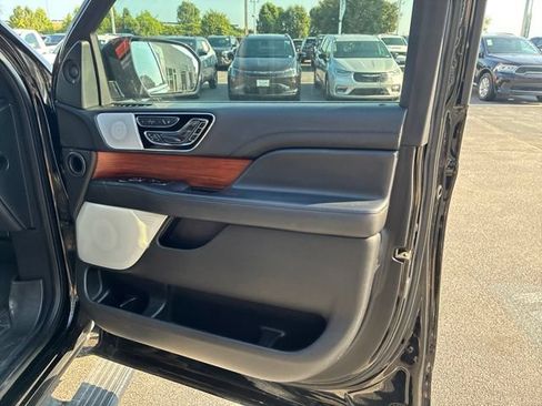 Used 2018 Lincoln Navigator L Reserve w/ Technology Package AWD/4WD image 9