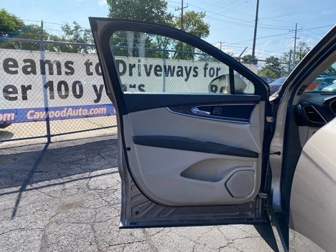 Used 2019 Lincoln Nautilus Select AWD/4WD image 14