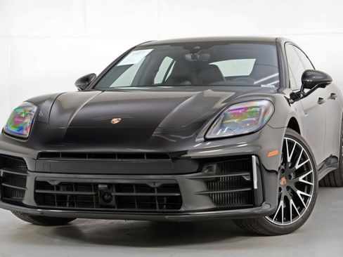 Used 2025 Porsche Panamera 4S w/ Premium Package image 3