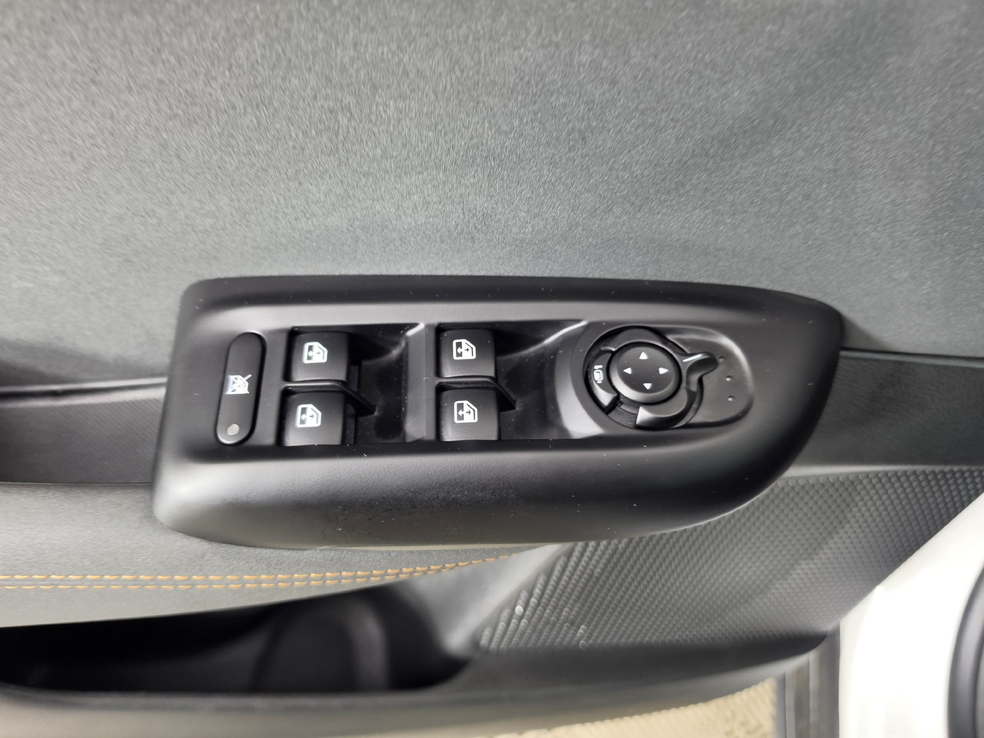 Used 2025 Alfa Romeo Tonale w/ Premium Package AWD/4WD image 18