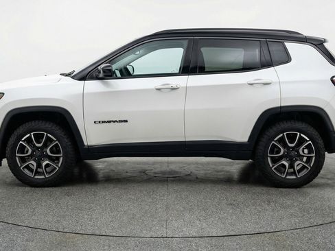 Used 2025 Jeep Compass Trailhawk AWD/4WD image 5