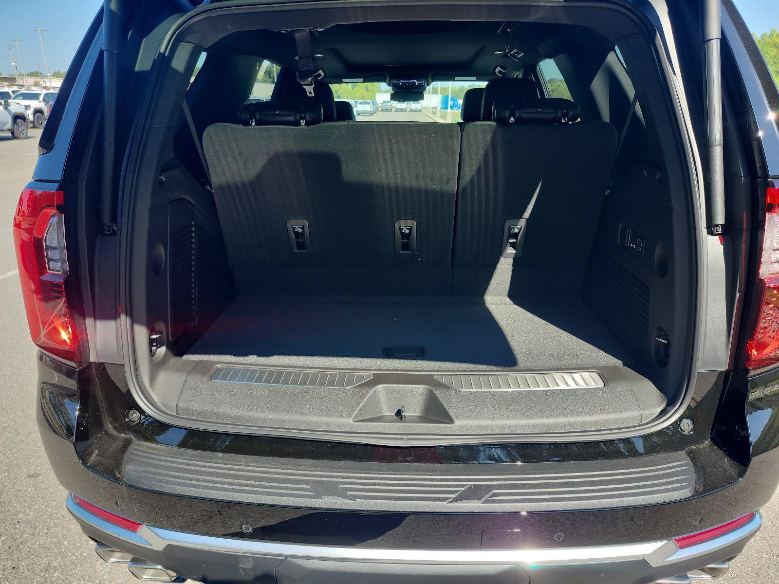 New 2027 GMC Yukon Denali w/ Sun & Power Step Package AWD/4WD image 8