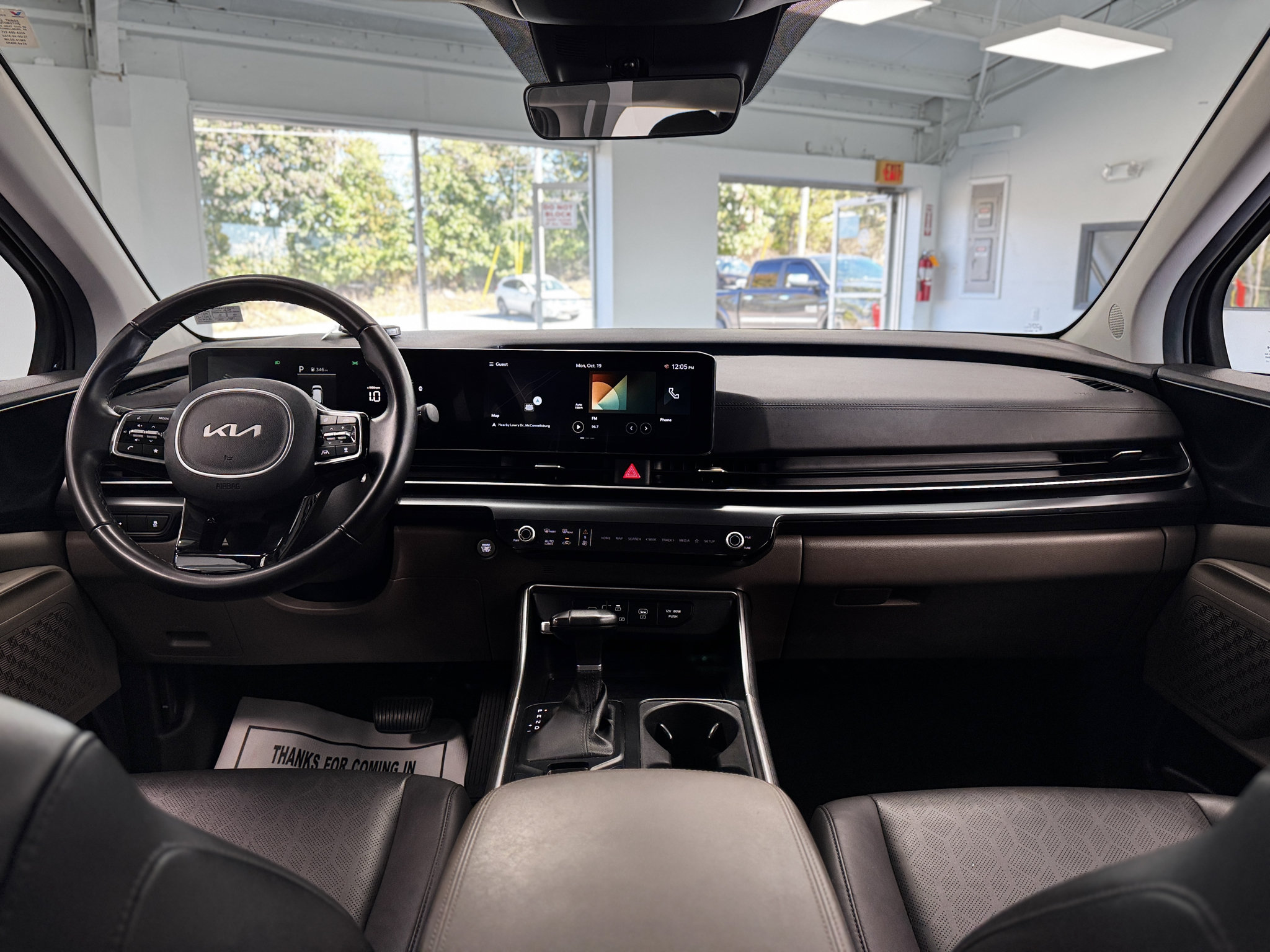 Used 2025 Kia Carnival FWD image 22