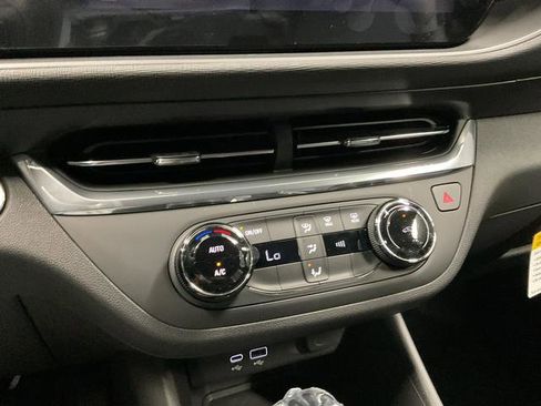 New 2025 Buick Envista Preferred image 17